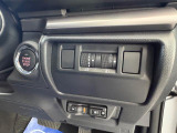 ナビゲーション機能 4方向カメラ ETC 4WD シートヒーター LEDヘッドライト オートライト オートワイパー 電動サイドブレーキ プッシュスタート装備!