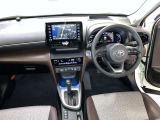 運転席は見やすく整理され、ナビも美しく装着され操作性にも優れています!