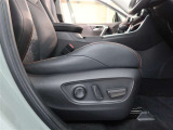 パワーシート搭載。微妙な調整が手軽にでき、ピッタリなポジションで運転することが可能です。