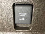 アクセサリーソケットはUSBのアダプターなどをつければ、スマホの充電にも使えます。移動中に充電もできるので便利です。