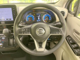 インテリアに合わせたデザインのステアリングは、運転される方のことも考え、運転しやすい形状、大きさです。是非一度、実際に触ってお確かめください。