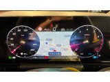 ウィンカー内蔵ドアミラーを開発したのは『メルセデス・ベンツ』です。他車からの視認性が高まり、事故の可能性を低減させています。更に、点灯部分はドライバーの視界に入らないように設計されています。