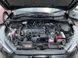 エンジンルームの画像です。店舗にて現車の確認もいただけますので、お電話で在庫のご確認の上是非ご来店くださいませ!!!ワクワクするクルマ選びをご提案します!