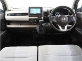 ◆視界広々で非常に運転しやすくロングドライブでも疲れを感じさせないすっきりとまとまったインパネ周りです。