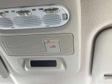 SOSコールボタンを装備しています。事故やあおり運転に遭った時など、オペレーターへ直接通話できて救援要請が出来ます。