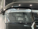 LEDヘッドライトは、点灯の瞬間から最大光量を発揮し、突然暗くなるトンネルなどでの安定感を高めます。