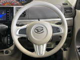 インテリアに合わせたデザインのステアリングは、運転される方のことも考え、運転しやすい形状、大きさです。是非一度、実際に触ってお確かめください。
