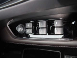 運転席のパワーウインドースイッチ部です。よく触れる場所だからこそ、使用状態があらわれますよね。ぜひこうした所もチェックしてください。