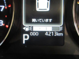 たとえばダイハツのお店にある、たくさんのスマアシ搭載車は、正常に作動する事をしっかり確認します。