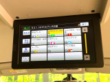 【フリップダウンモニター】大画面モニターで後席でもエンタメをお楽しみいただけます。小さなお子様にも大人気の装備です♪
