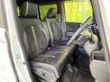 運転席まわりには十分なスペースがあり、大柄な方でもゆったり運転していただける環境です。