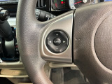 ステアリングにオーディオ操作スイッチが付いています。オーディオ画面に直接タッチしなくても操作が出来ますので、運転に集中できます。