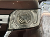 LEDヘッドライトは、点灯の瞬間から最大光量を発揮し、突然暗くなるトンネルなどでの安定感を高めます。
