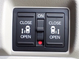 運転席からもスライドドアをボタン操作でスピーディーに開閉できます!またスマートキーでも操作できるので便利です。