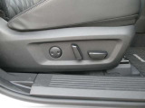 パワーシートになっておりますので、微調節が可能。運転がしやすい姿勢を取ることが出来ます。