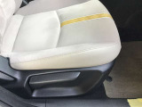 運転席シートリフター!ご自分の好きなシートポジションが取れるので運転が楽しくなりますし疲れにくいです。