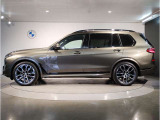 【BMWのxDrive】xDriveはいかなる状況下でも安定した走りを実現しています。 これによりストレスなく運転できることはもちろんのこと、安全性能も向上しています。