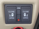 リアドアは乗り降りに便利な両側電動スライドドアです。また運転席に座っていながらスイッチ操作で自在にスライドドアを開け閉めできます。