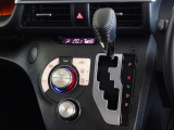 車内を快適に、オートエアコンを装備しています。