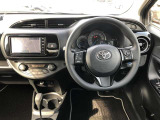 シンプルで使いやすいコクピット。視界性もよく運転しやすいですよ。スイッチ類も使いやすい場所に配置されています。