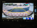 ギヤをRに入れるとナビの画面に後ろの映像が映るリヤカメラ付!後退時の安全確認やコンディションの悪い視界でもカラーバックモニターがドライバーをサポート☆☆☆