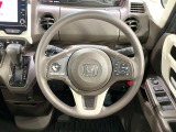 インテリアに合わせたデザインのステアリングは、運転される方のことも考え、運転しやすい形状、大きさです。是非一度、実際に触ってお確かめください。