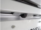 バックカメラが付いているので後方確認が非常にしやすいです。今や運転初心者も熟練者も必須装備!ついていて損はないですね♪