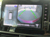 自車を真上から見下ろすように映し出すので周囲の状況が分かるアラウンドビューモニター搭載。フロントカメラとしても使用できます。車庫入れなど苦手な人の頼りになる助っ人です。