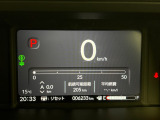 シンプルで視認性の良いメーター類です 。