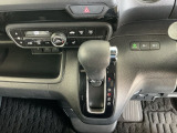 オートマチックシフトレバーは、手になじみ操作しやすい形状で安全運転にもつながります♪