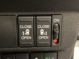 リアドアは乗り降りに便利な両側電動スライドドアです。また運転席に座っていながらスイッチ操作で自在にスライドドアを開け閉めできます。