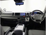 オシャレなインテリアで運転する気分も盛り上がりますよね^^