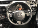 シンプルで使いやすいコクピット。視界性もよく運転しやすいですよ。スイッチ類も使いやすい場所に配置されています。
