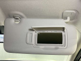 【運転席サンバイザー】鏡が付いているのでメイク直しなどにも便利★