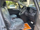 毎日過ごす運転席は要チェック。シートのへたり・擦れ、視界のイメージまで伝わる重要ポイント。