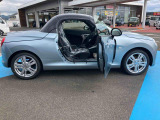 中古車をお選びいただく際に気になる走行距離や修復歴などに加えてキズ・凹みの有無・状態や消耗品の交換、今までの整備状況が &ldquo;ダイハツ認定中古車カルテ&rdquo;でわかります。