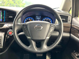 インテリアに合わせたデザインのステアリングは、運転される方のことも考え、運転しやすい形状、大きさです。是非一度、実際に触ってお確かめください。