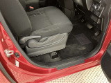 手動ですが運転席は高さ調整もいただけます。