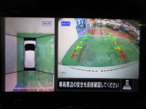 アラウンドビューモニターで車庫入れも空から見ている様に駐車できラクラクです。