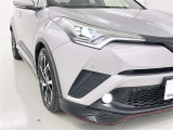 フォグランプ装着車です。暗い夜道の車両前方を明るく照らします