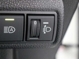 人や荷物を満載しても、対向車や先行車に迷惑をかけない、室内からヘッドライトの光軸を調整できます。