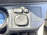 【電動格納ミラー】サイドミラーは電動格納式となっており、狭い駐車場でもキズがつくリスクを抑えられます。