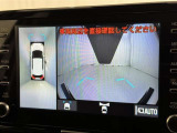 パノラミックビューモニターを装備。駐車場や交差点でクルマを真上から見るように周囲を確認できます。機能の詳細は販売店スタッフまでおたずねください。