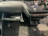 車検証入れになどにも使える便利な収納BOXあります。