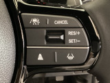 ハンドルにHondaセンシング系のクルーズコントロールやレーンキープアシストなどのスイッチが装備されています。ハンドルから手を離さず安全に操作できます。