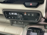 運転席側にはシートヒーターが付いています!寒い日に便利な装備ですね。