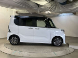 運転席側も電動スライドドアになってます。ショッピングなどでのお買い物時手がふさがっていてもドアに軽く触れるかリモコンで開閉できるので便利です!