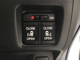【両側パワースライドドア】両側がパワースライドドアになっており、運転席のスイッチやスマートキーでも開閉が可能です!開口部も広いので乗り降りも楽々♪
