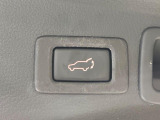 【パワーバックドア】スマートキーや運転席のボタンを押すだけでリアゲートが自動で開閉します!荷物を持っている時や、高い位置にあるバックドアを閉める際に便利な機能です♪