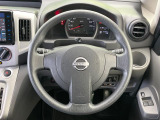 インテリアに合わせたデザインのステアリングは、運転される方のことも考え、運転しやすい形状、大きさです。是非一度、実際に触ってお確かめください。